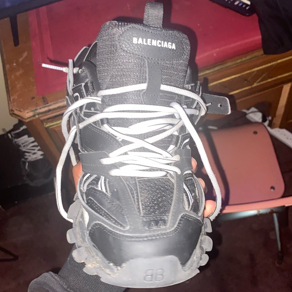Balenciaga size 44 400$ you can legit check!!!